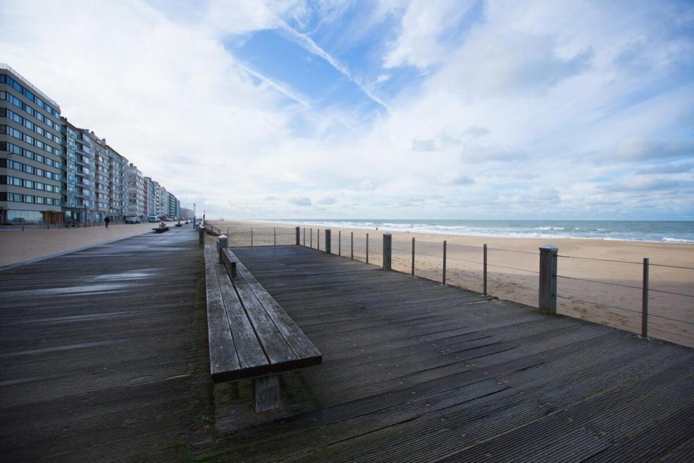 Bright Apartment With Sea View Oostende Exterior foto
