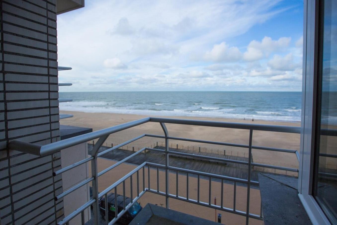 Bright Apartment With Sea View Oostende Exterior foto